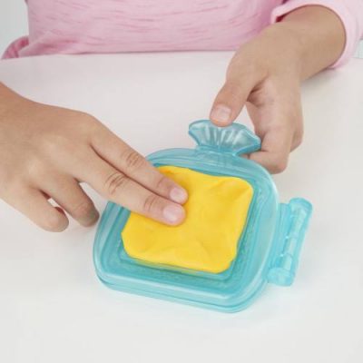Play-Doh Kitchen Creations Chessy Sandwish Playset